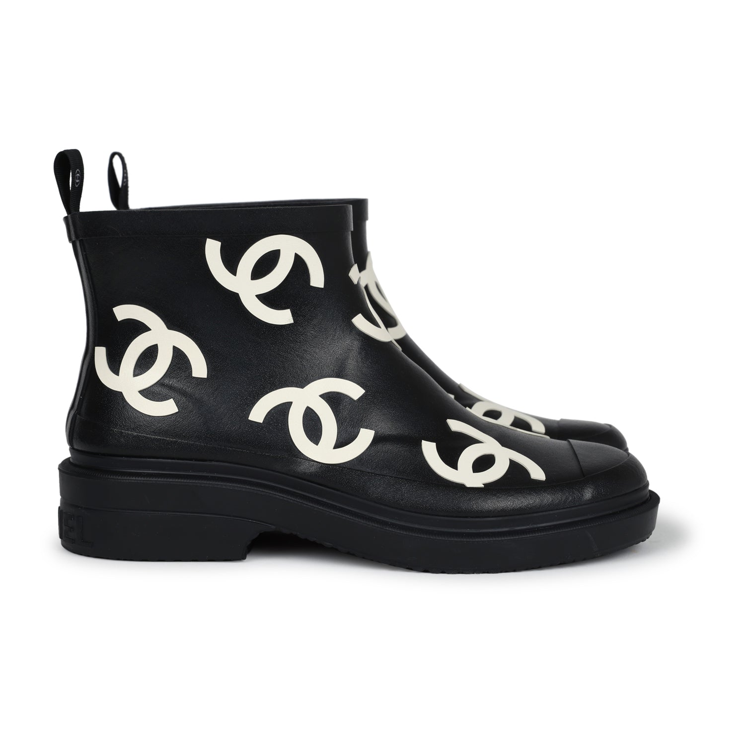 Chanel CC Caoutchouc Rain Boots Black/White Rubber 37 EU - Bob Flawless Skincare 