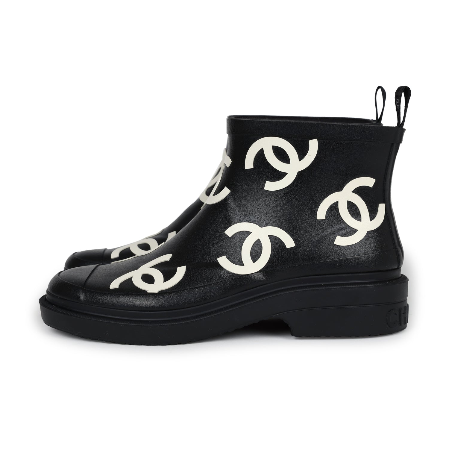 Chanel CC Caoutchouc Rain Boots Black/White Rubber 37 EU - Bob Flawless Skincare 