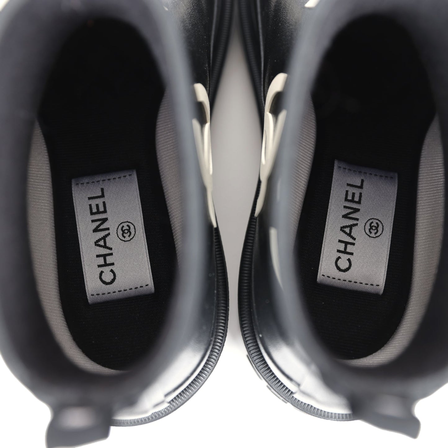 Chanel CC Caoutchouc Rain Boots Black/White Rubber 37 EU - Bob Flawless Skincare 