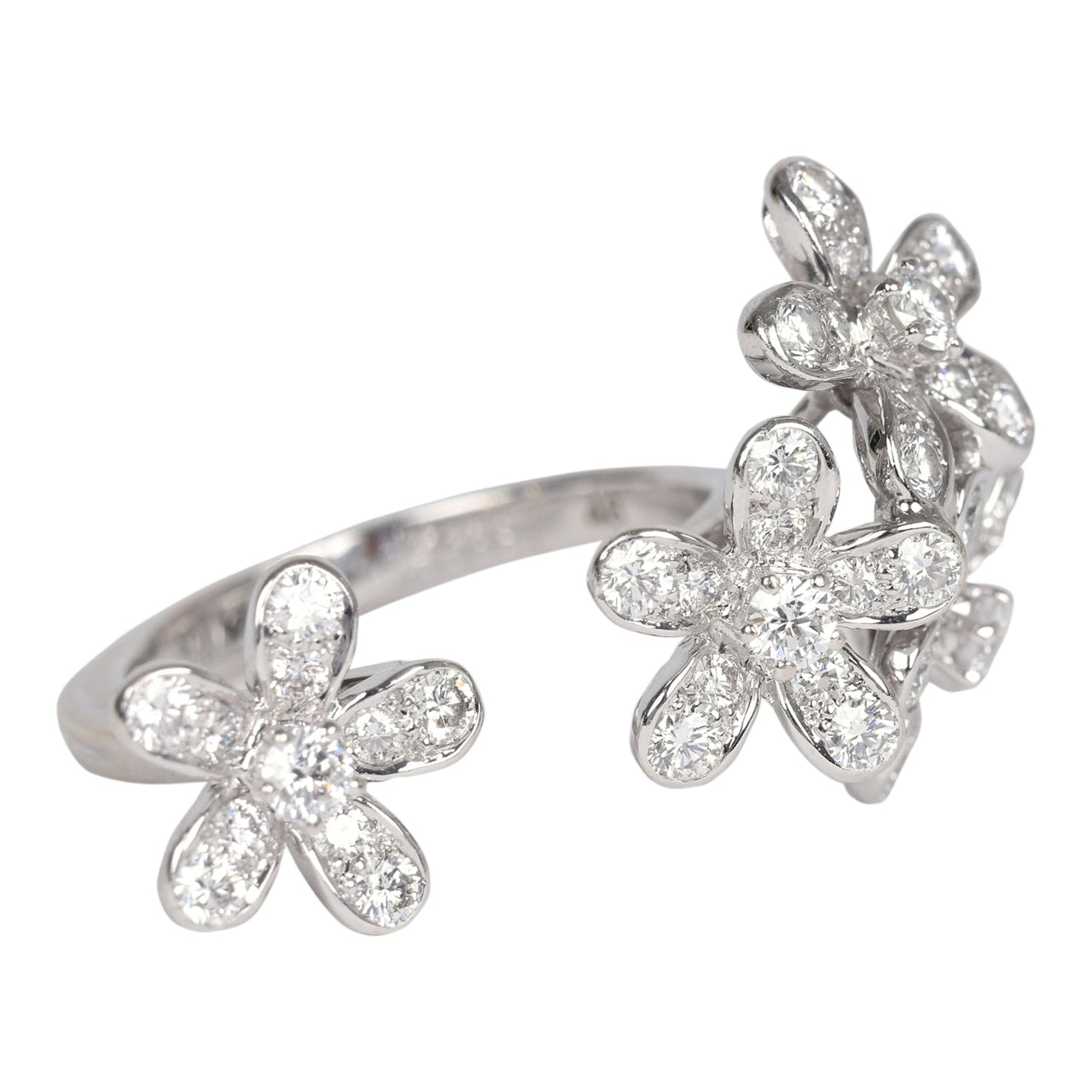 Pre-owned Van Cleef & Arpels Socrate "Between The Finger" Flower Ring 18k White Gold and Diamonds